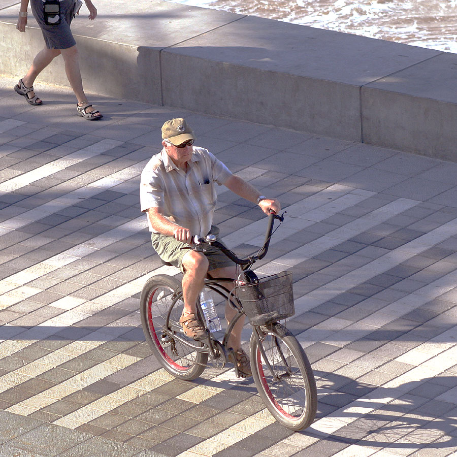 Bicyclist takes a leisurely peddle down the Malecon