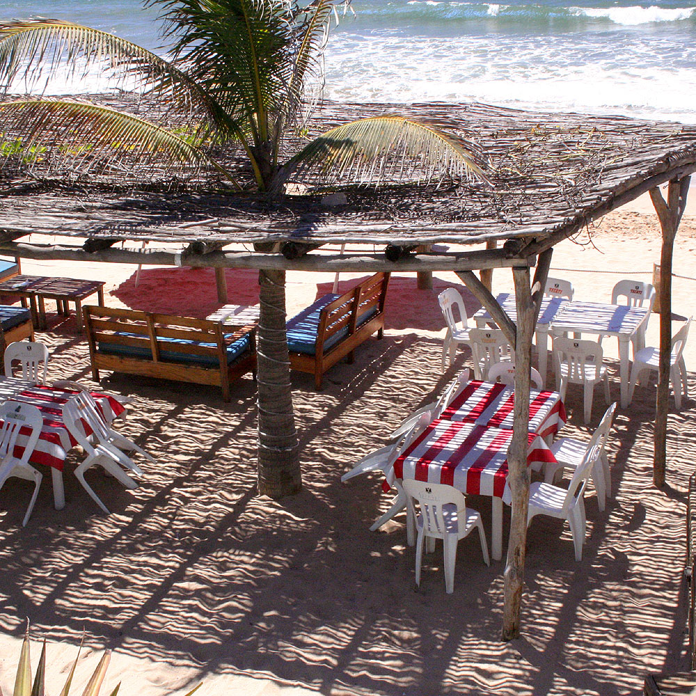 Restaurante de playa palapa en Playa Marlin Mazatlan