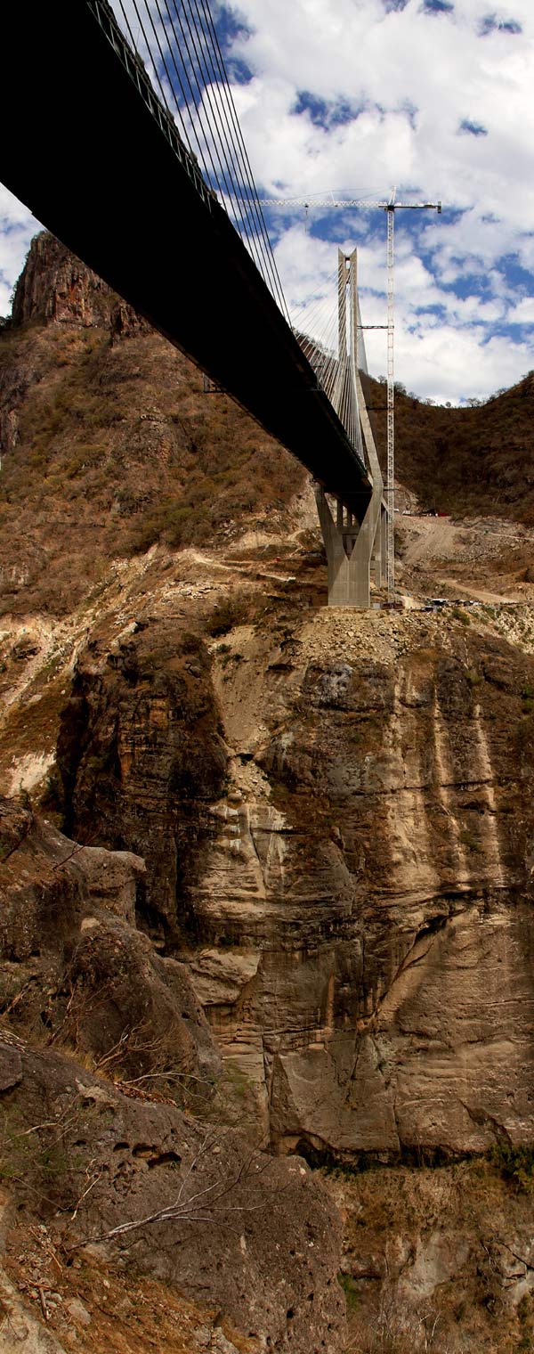Puente Baluarte en la carretera federal 40D de México