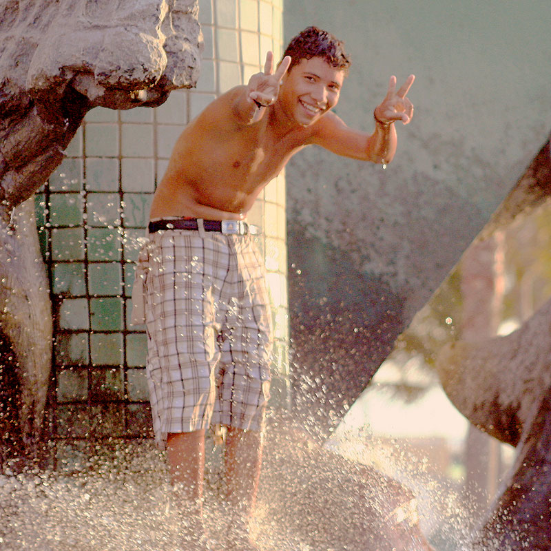 Kid playing in a Mazatlan Malecon fountain